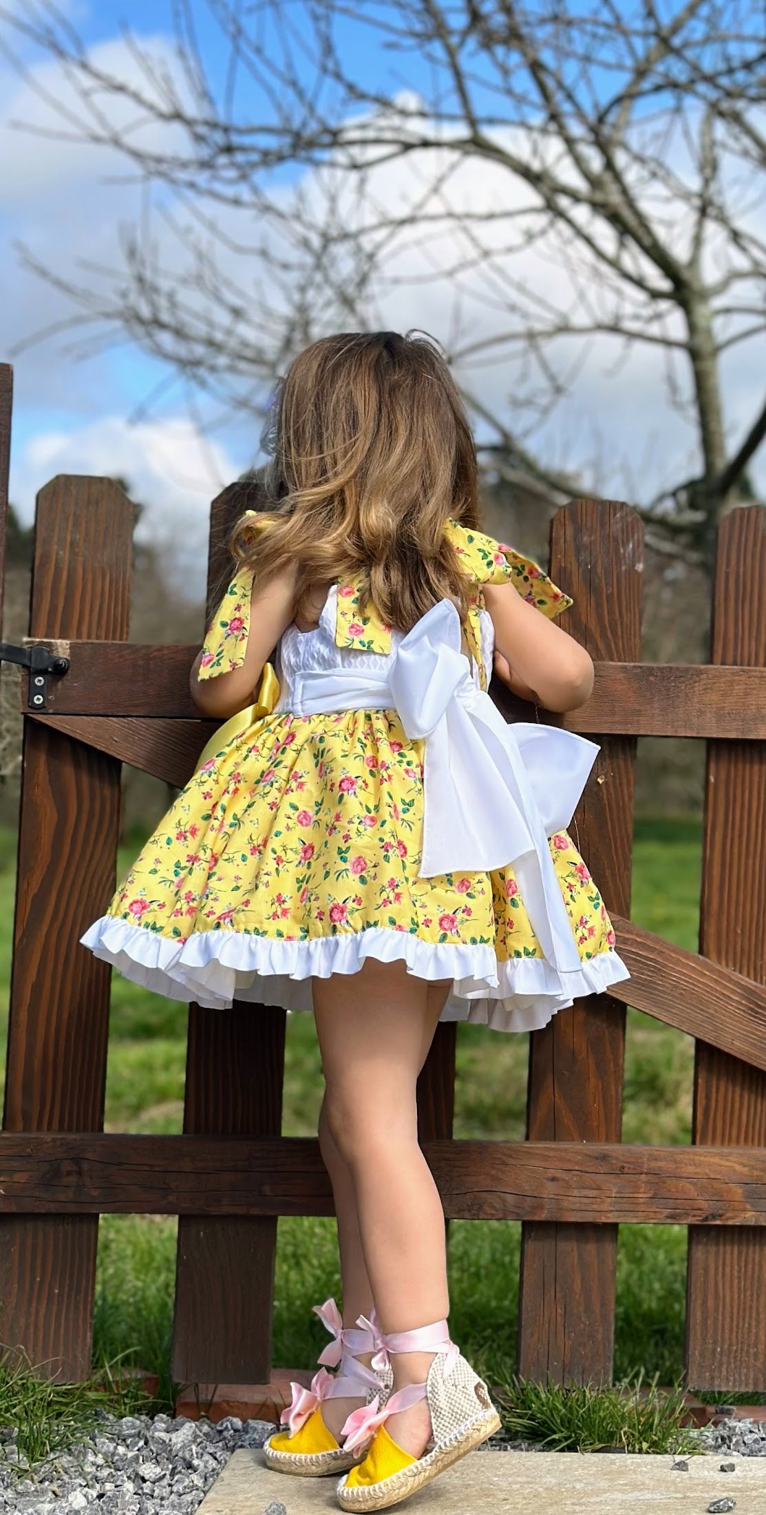 VE25-26 Yellow Floral Puffball